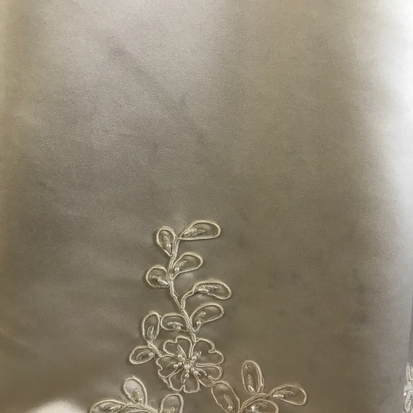 ALFRED ANGELO Wedding Dress - Picture 7 of 8